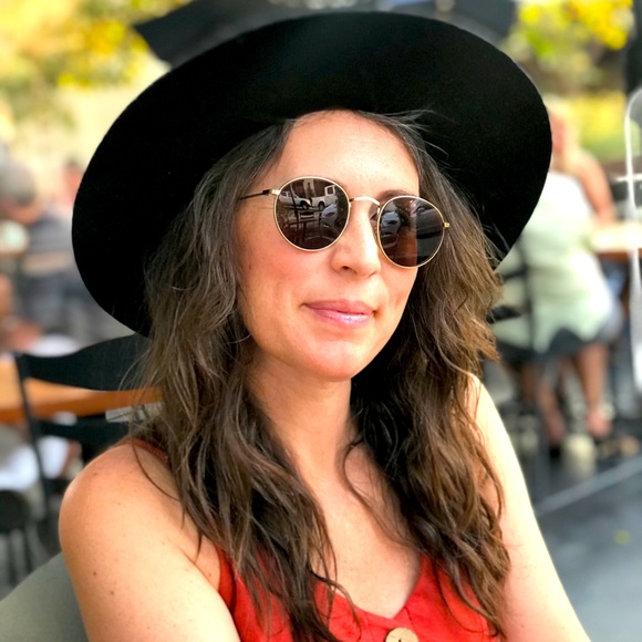 Meet your Posher, Roxanne - Picture 1 of 1